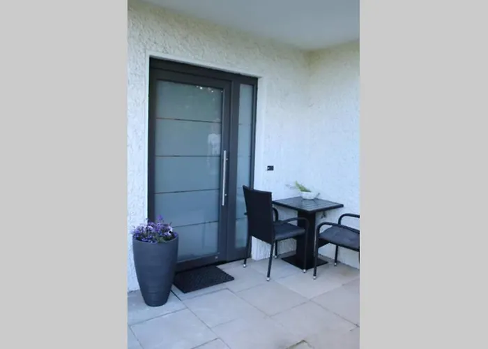 Moderne Mit Privatem Eingang - Rosa